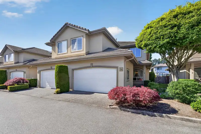 24 998 RIVERSIDE DRIVE - photo 1 of 40