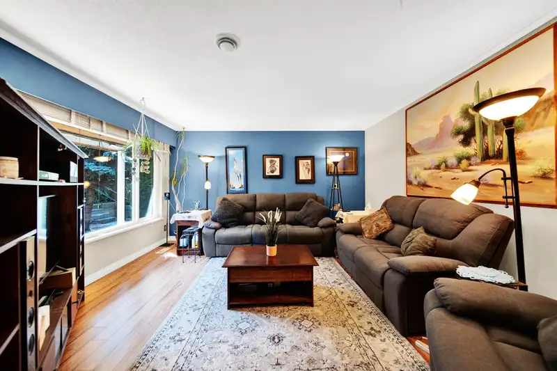 12669 96 AVENUE - photo 2 of 33