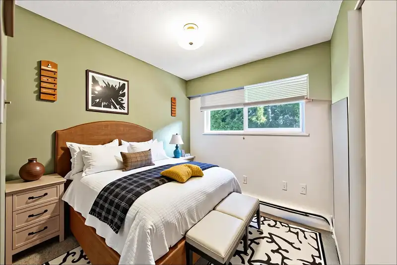 12669 96 AVENUE - photo 4 of 33