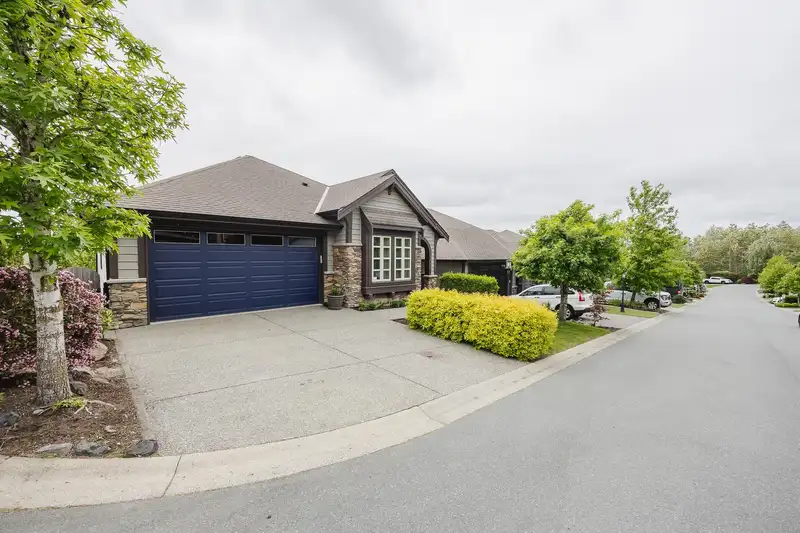 11 3457 WHATCOM ROAD - photo 2 of 40