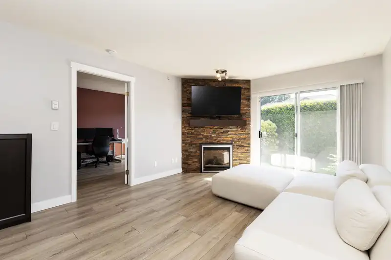 9 19270 119 AVENUE - photo 3 of 21
