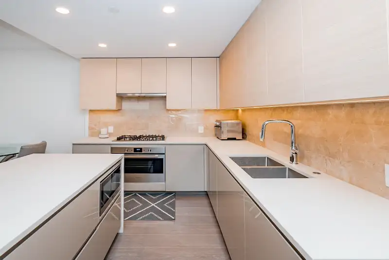 1010 4168 LOUGHEED HIGHWAY - photo 2 of 33