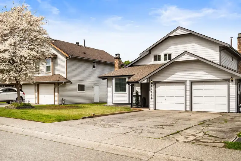 12126 CHERRYWOOD DRIVE - photo 3 of 37