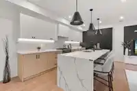 90 16358 90 AVENUE - thumbnail 1