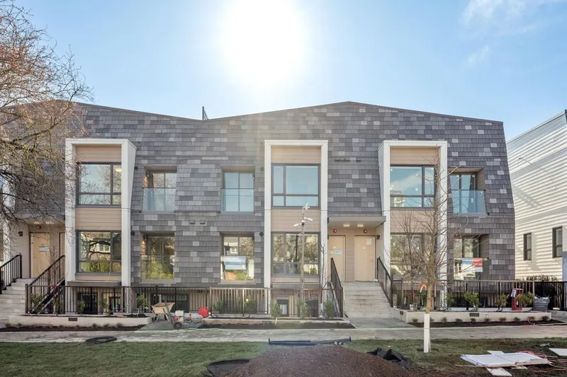 102 378 W 45TH AVENUE - photo 3 of 18