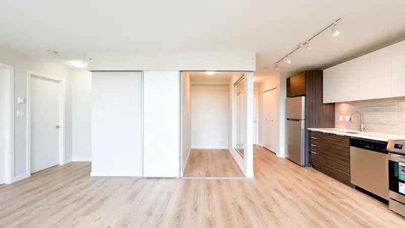 705 13303 CENTRAL AVENUE - photo 4 of 27