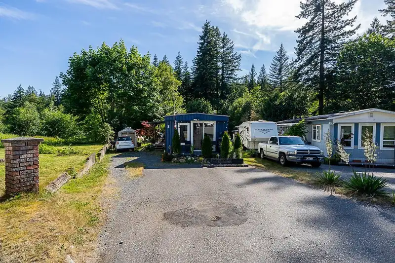 8 2216 LOUGHEED HIGHWAY - photo 3 of 34