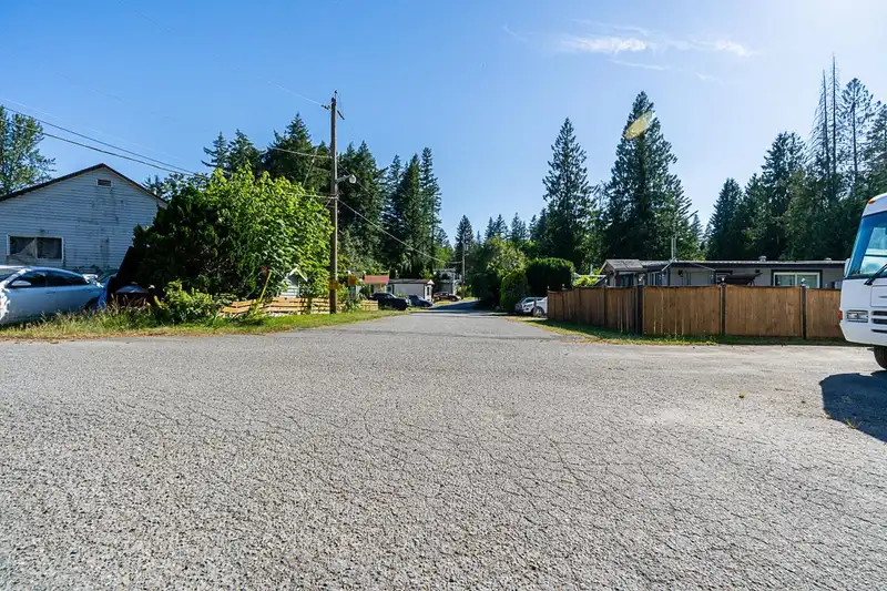 8 2216 LOUGHEED HIGHWAY - photo 4 of 34