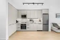 216 3055 MURRAY STREET - thumbnail 9