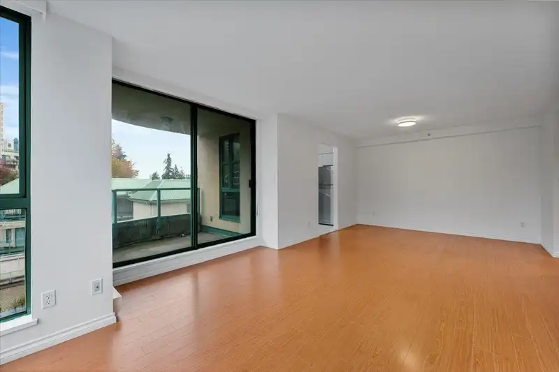 506 3071 GLEN DRIVE - photo 4 of 32