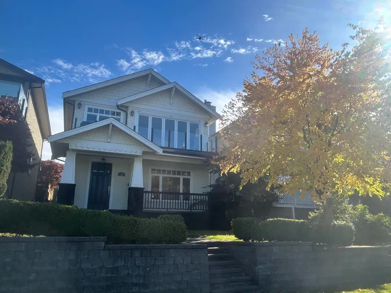 18 HYTHE AVENUE - photo 2 of 25