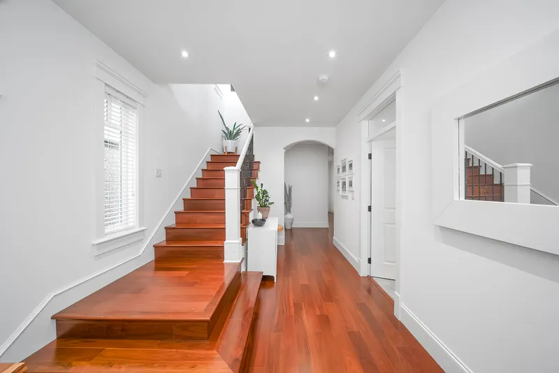 18 HYTHE AVENUE - photo 4 of 25