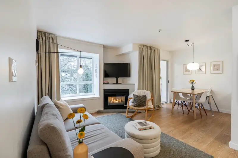 407 3 N GARDEN DRIVE - photo 1 of 19