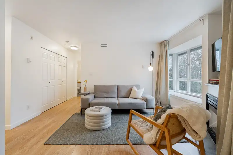 407 3 N GARDEN DRIVE - photo 4 of 19