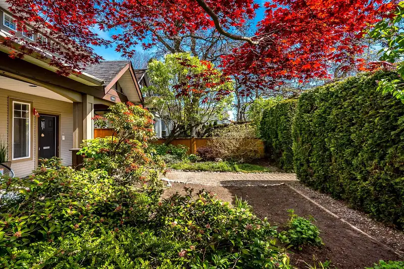 3933 GARRY STREET - photo 4 of 39