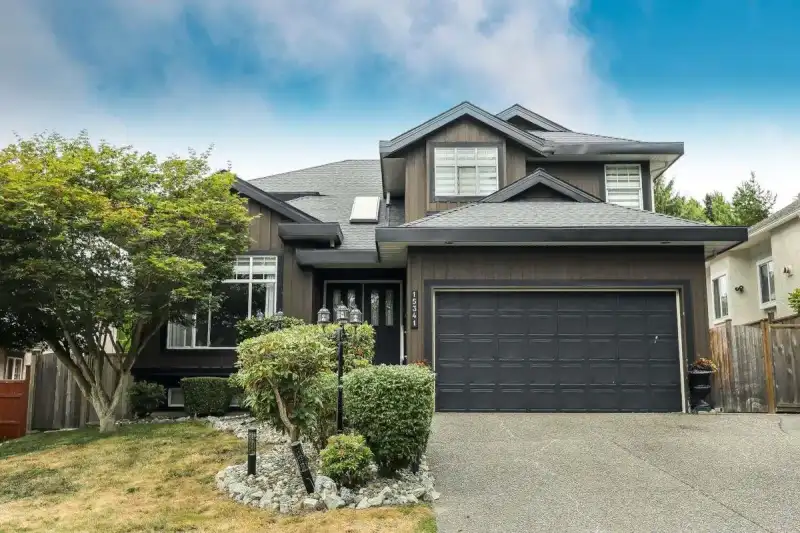 15341 80 AVENUE - photo 1 of 40