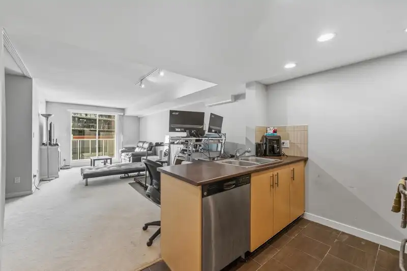 810 200 KEARY STREET - photo 2 of 21