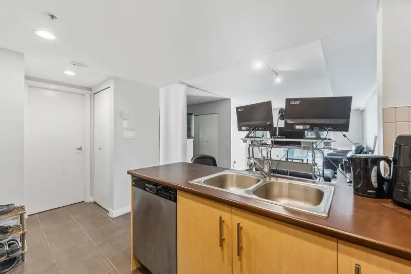 810 200 KEARY STREET - photo 3 of 21