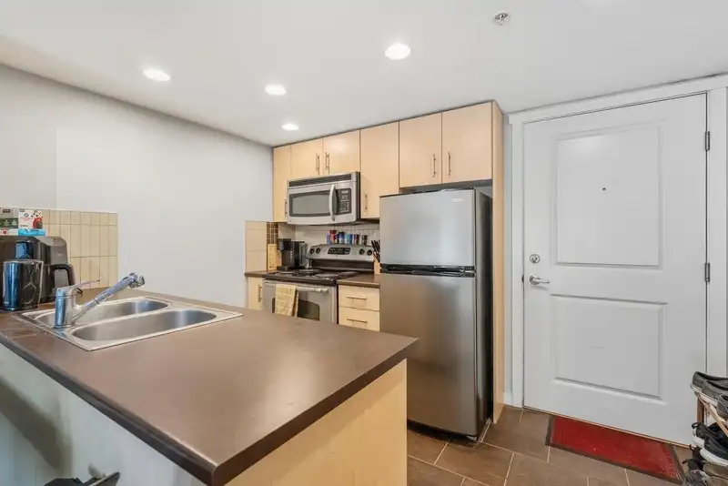 810 200 KEARY STREET - photo 4 of 21