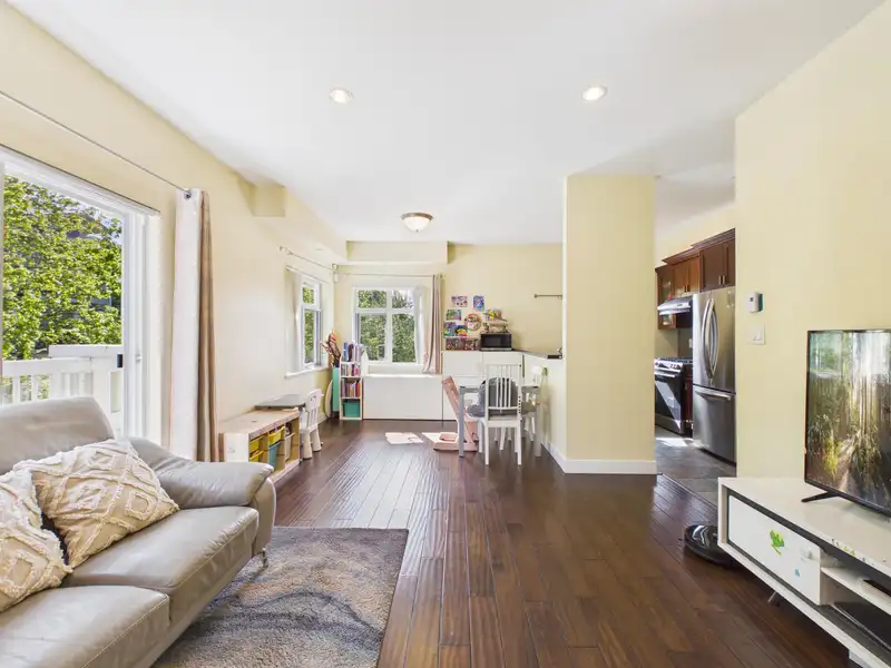 141 7388 MACPHERSON AVENUE - photo 3 of 17