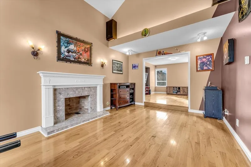 14906 83A AVENUE - photo 4 of 25