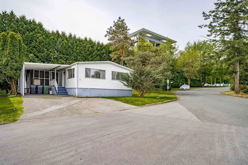 1 8220 KING GEORGE BOULEVARD - photo 2 of 28