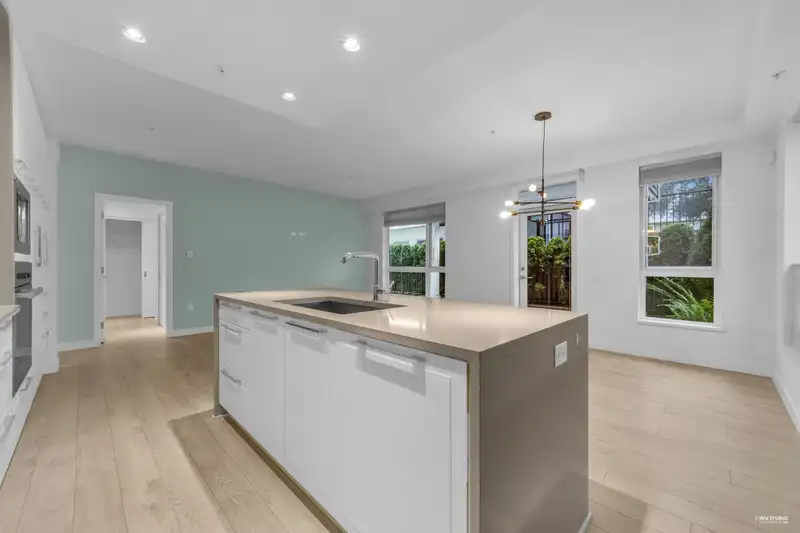 109 6677 CAMBIE STREET - photo 2 of 29