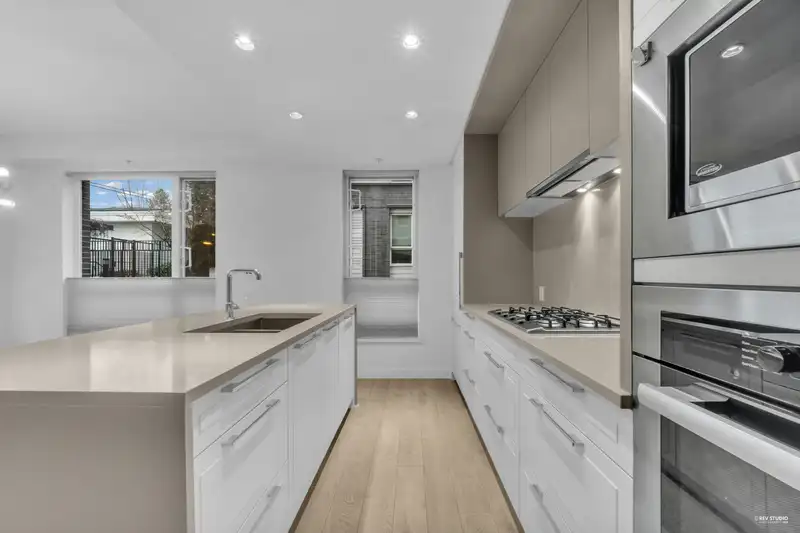 109 6677 CAMBIE STREET - photo 3 of 29