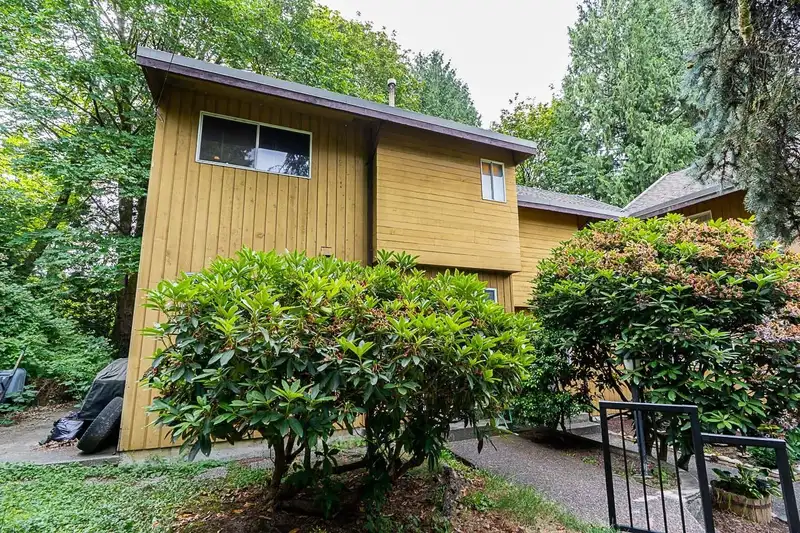 4 305 DECAIRE STREET - photo 3 of 37