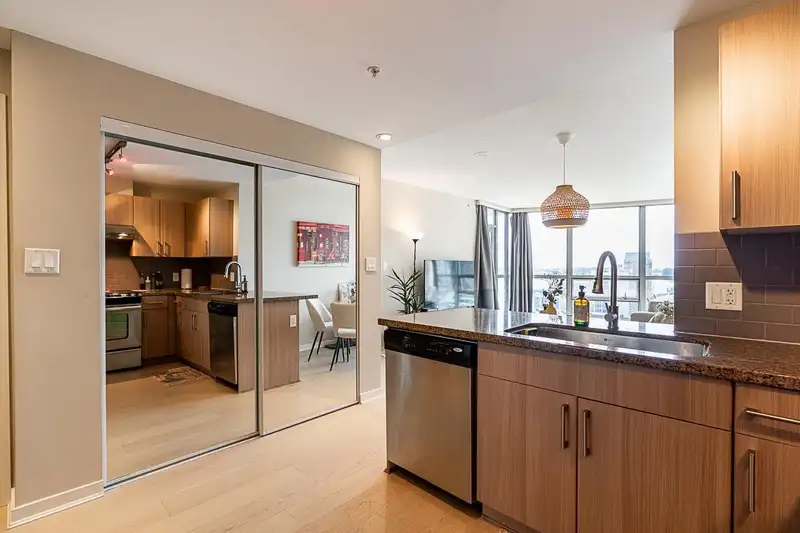 1410 14 BEGBIE STREET - photo 4 of 23