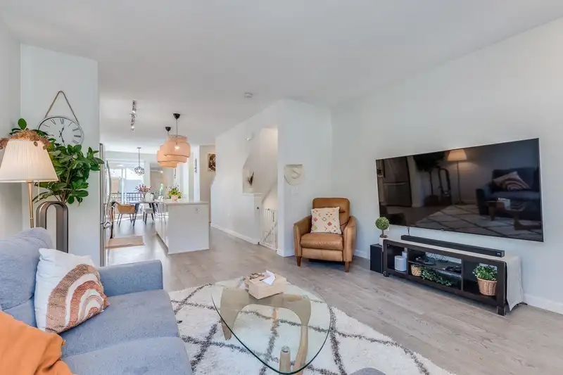 137 15111 EDMUND DRIVE - photo 2 of 39