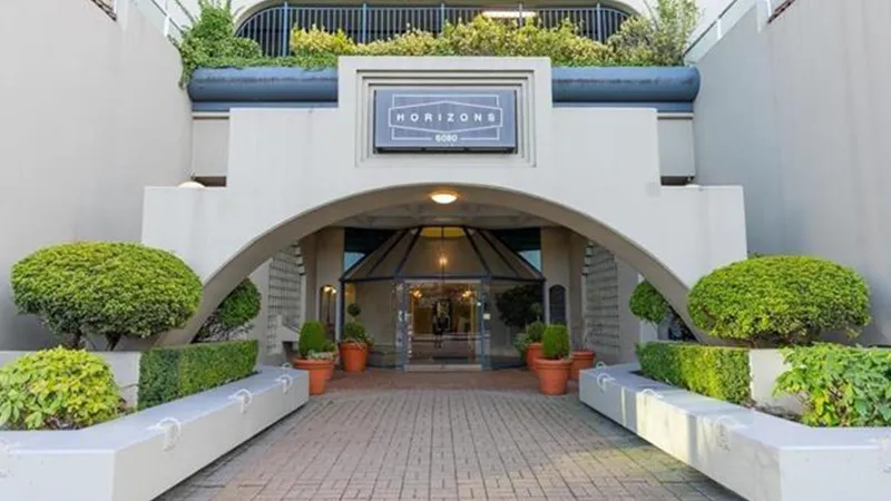 1106 6080 MINORU BOULEVARD - photo 2 of 24