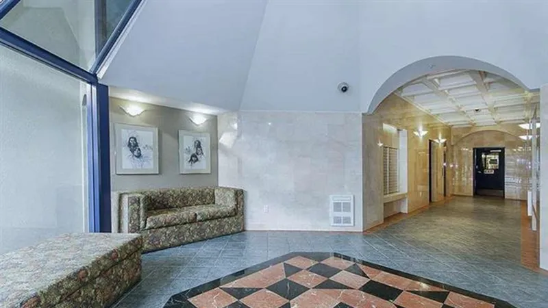 1106 6080 MINORU BOULEVARD - photo 4 of 24