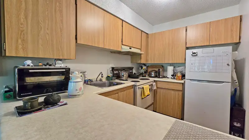 210 7144 133B STREET - photo 4 of 8