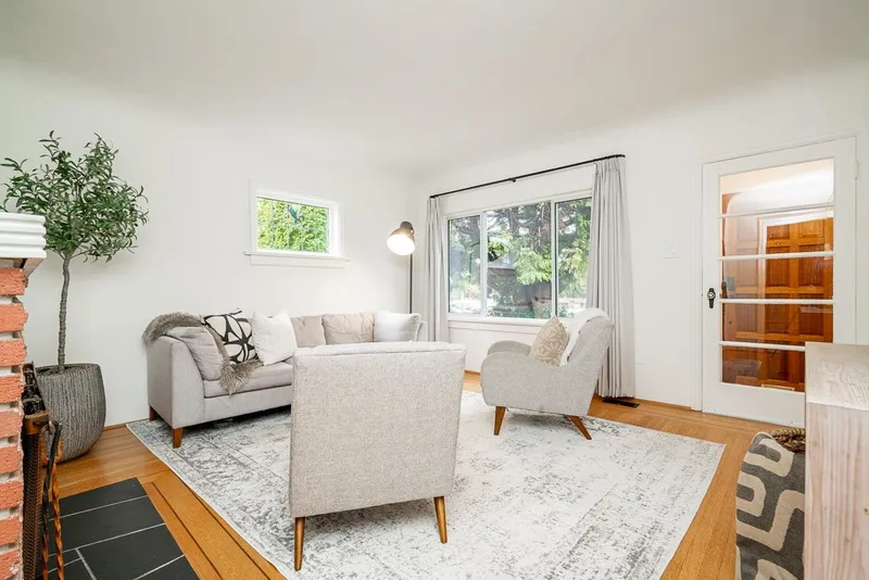 134 W 40TH AVENUE - photo 4 of 25