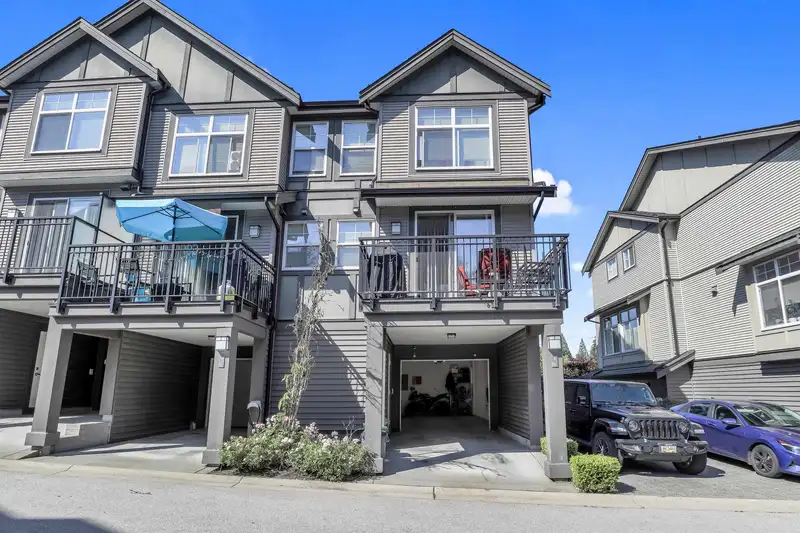 8 15788 104 AVENUE - photo 1 of 24