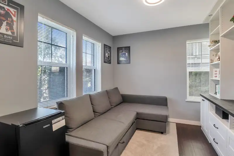 8 15788 104 AVENUE - photo 4 of 24