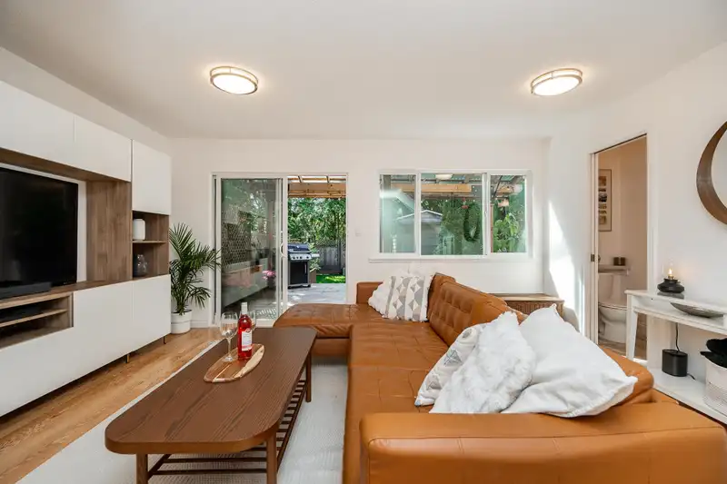 12108 SCHMIDT CRESCENT - photo 4 of 40