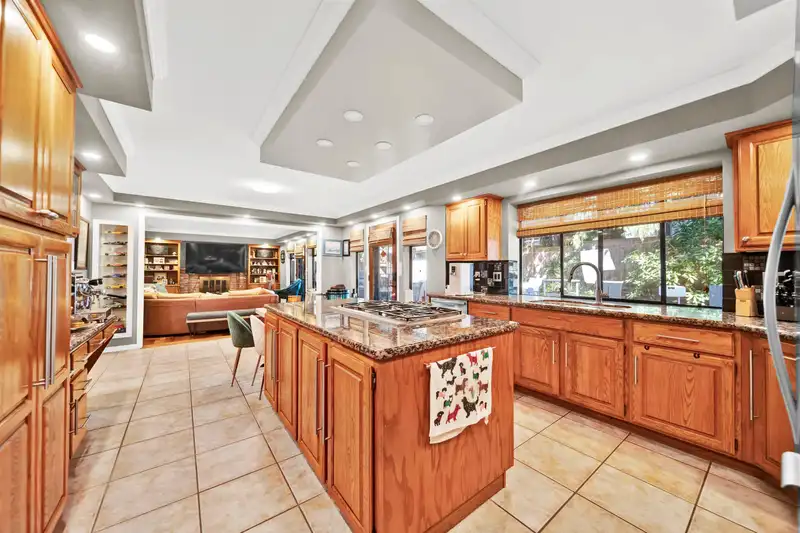 1206 PACIFIC DRIVE - photo 4 of 28