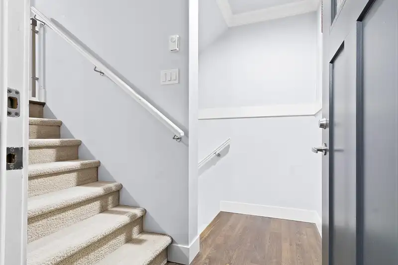 35 12775 63 AVENUE - photo 2 of 23