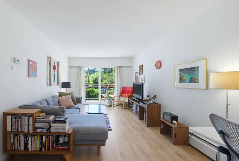 303 711 E 6TH STREET - photo 2 of 32