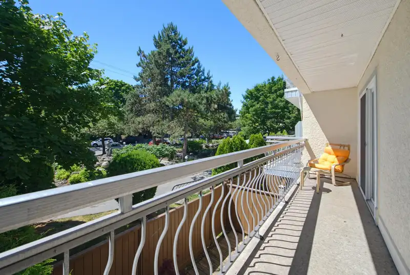 303 711 E 6TH STREET - photo 4 of 32