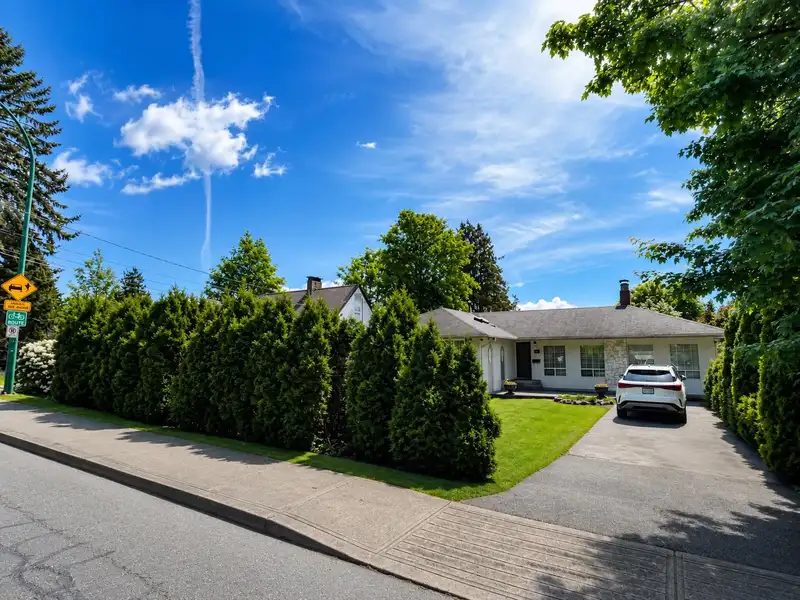 810 ROCHESTER AVENUE - photo 3 of 13