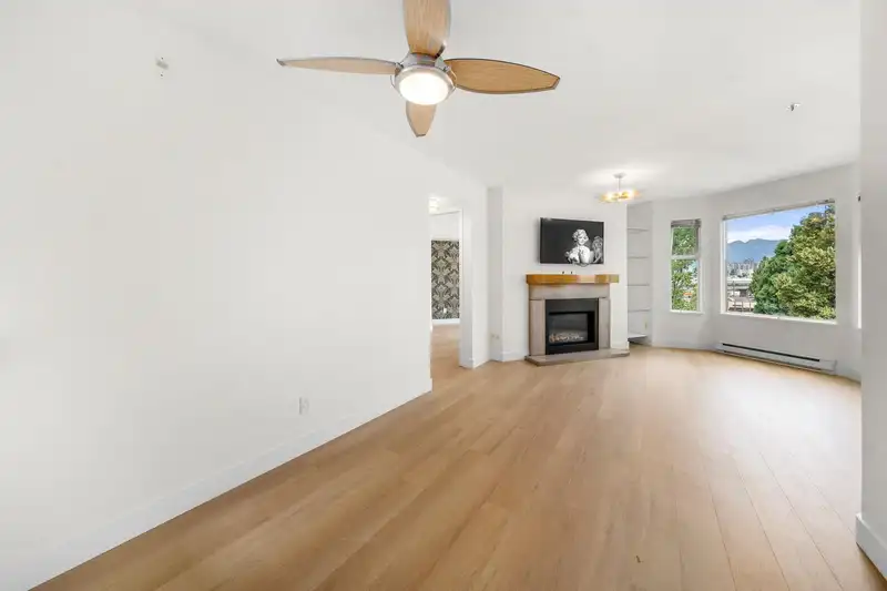 404 1562 W 5TH AVENUE - photo 3 of 40