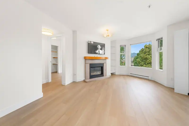 404 1562 W 5TH AVENUE - photo 4 of 40