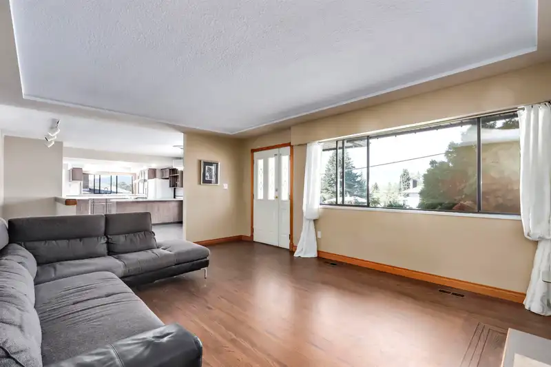 944 SPENCE AVENUE - photo 3 of 36