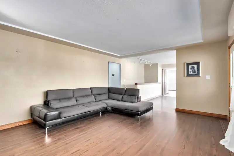 944 SPENCE AVENUE - photo 4 of 36