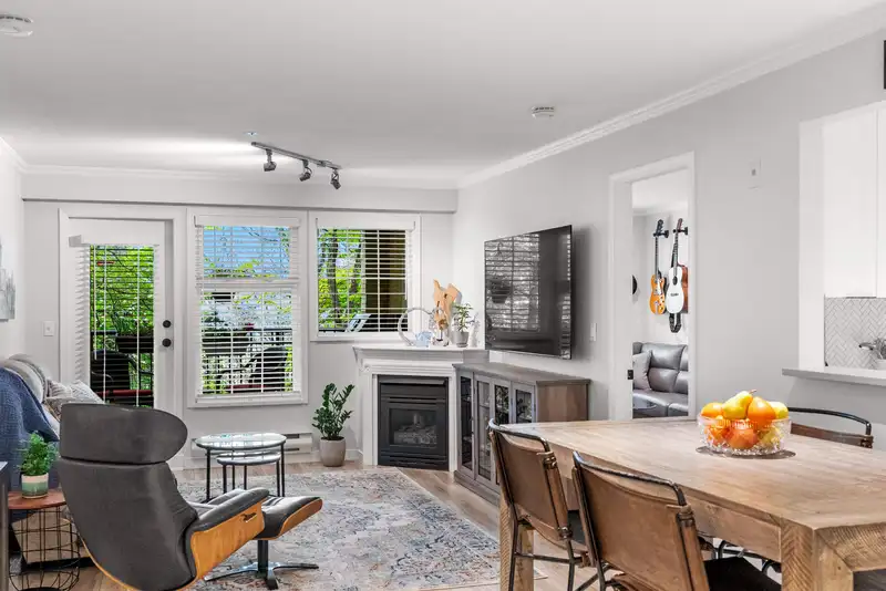 304 5556 14 AVENUE - photo 3 of 35