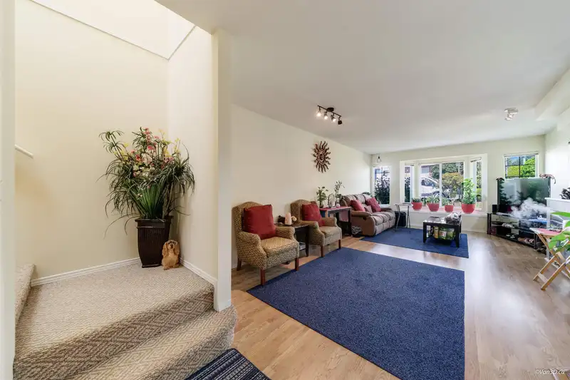 215 W 18TH STREET - photo 2 of 22
