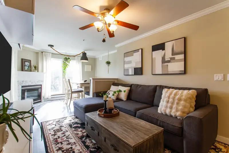 202 1669 GRANT AVENUE - photo 1 of 32